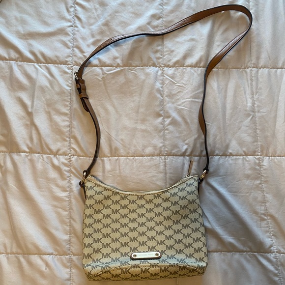 Michael Kors cross body - Picture 2 of 6